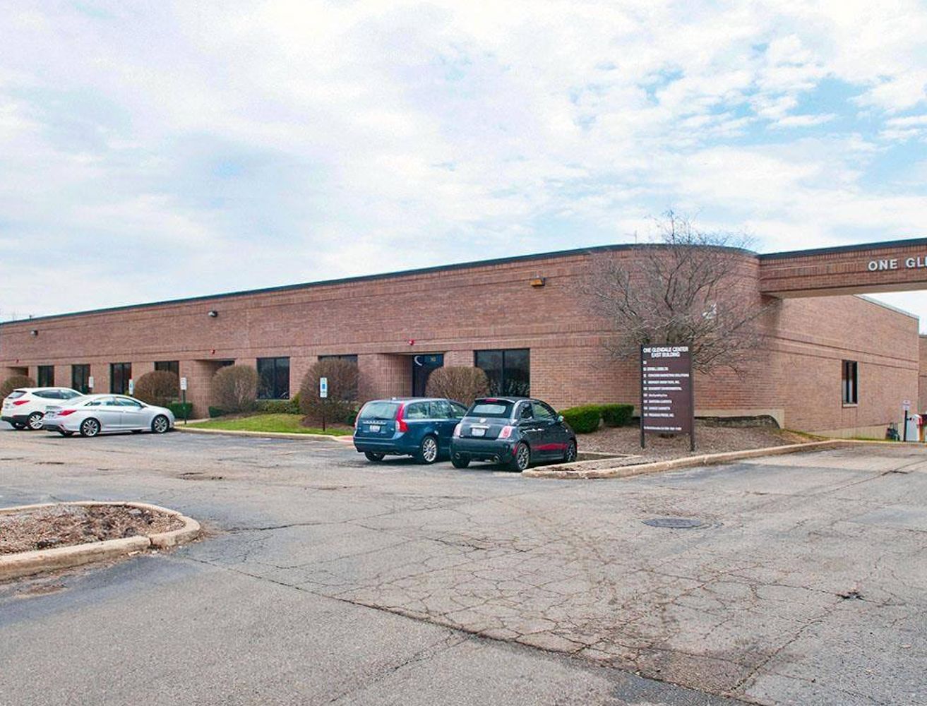One Glendale Center: 2000 Bloomingdale Road, Glendale Heights, IL 60139